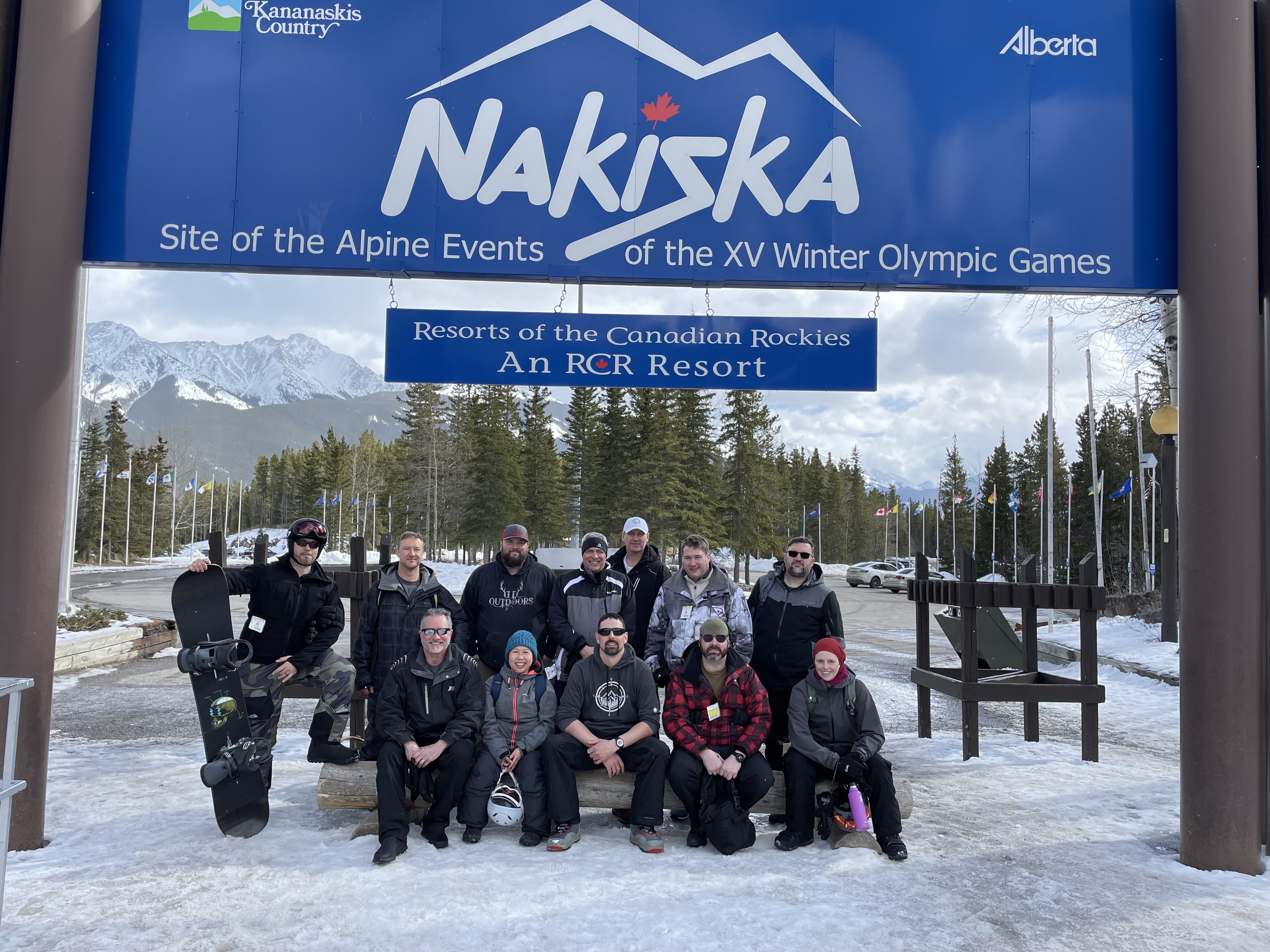 Les membres de Sans Limites profitent du ski à Nakiska Image